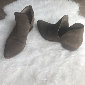 Steve Madden Leather Olive Green Booties!